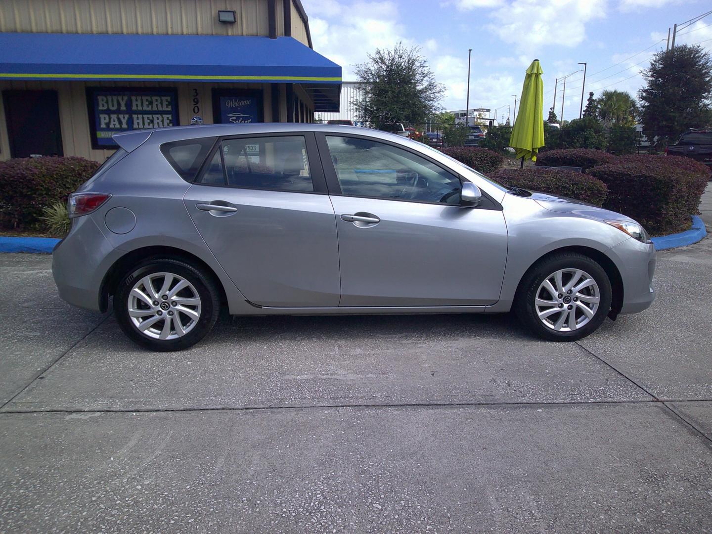 2013 GRAY MAZDA MAZDA3 I TOURING W/S (JM1BL1L74D1) , located at 1200 Cassat Avenue, Jacksonville, FL, 32205, (904) 695-1885, 30.302404, -81.731033 - Photo#2